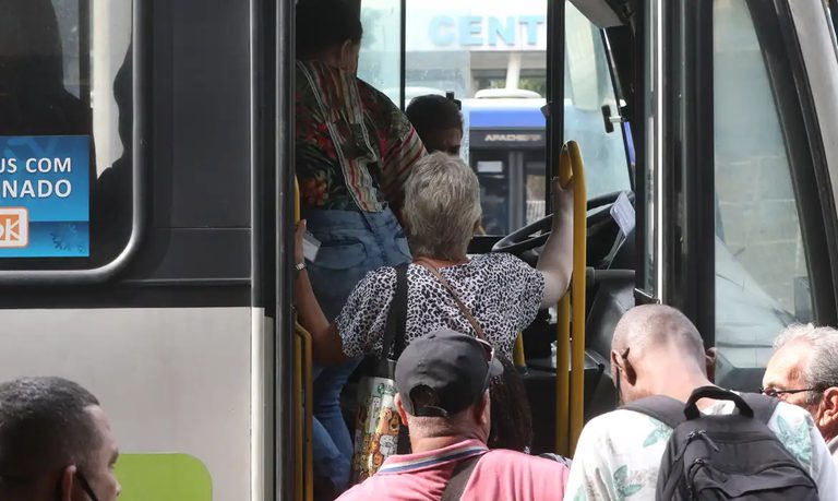 Ônibus do transporte coletivo